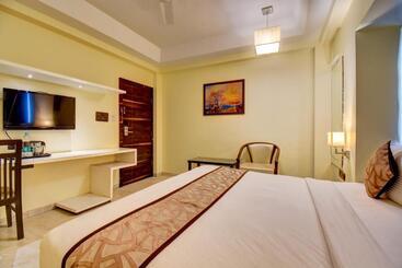 בית מלון כפרי Deepali Executive