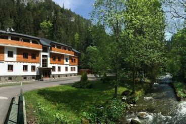 بنسيون Riverside Jasna