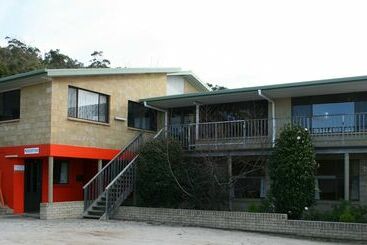 Seaview Holiday Park And  Hostel