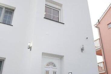 ツーリストアパートメント Apartment Simic