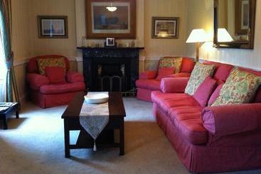 پانسیون Carlingford House Town House Accommodation A91 Ty06