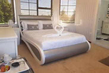 تختخواب و صبحانه Apelles Palace