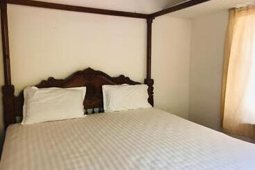 Отель Ballard Bungallow