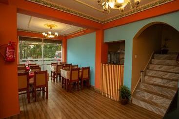 فندق Cirrus By Oyo Rooms