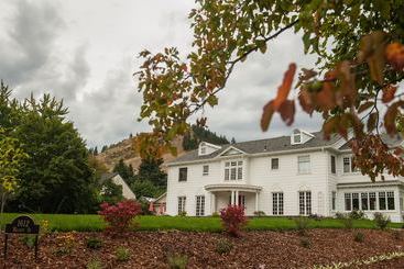 住宿加早餐 The Stang Manor