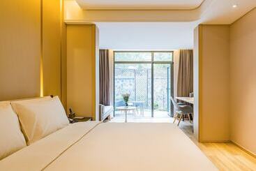 Atour Hotel Changxing Central Plaza Huzhou