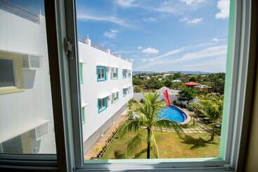 בית מלון כפרי Boracay Coco English Resort