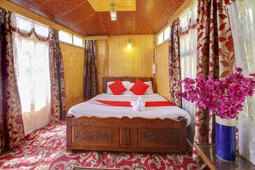 Pensão Amina Houseboat By Oyo Rooms