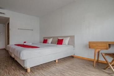 Пансион Reddoorz Near Pantai Coastarina Batam