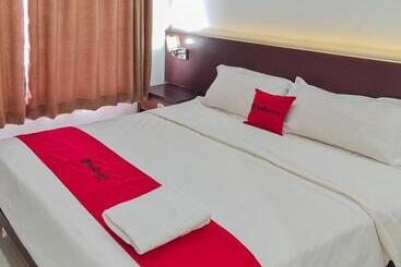 Reddoorz Plus At Hotel Royal Palangka Raya