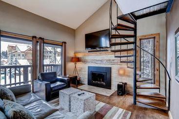 Апартаменты Four O Clock Lodge