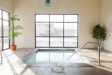 酒店 Benny's Colville Inn