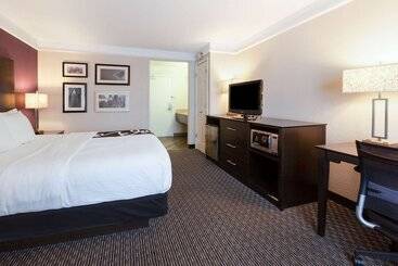 בית מלון כפרי La Quinta By Wyndham Detroit Utica