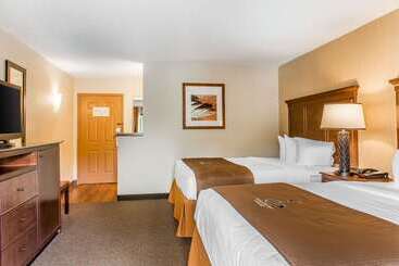 The Black Swan Lee   Lenox, Ascend Hotel Collection