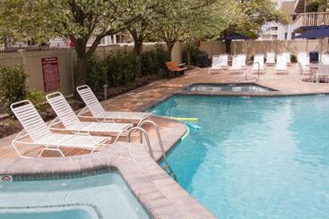 فندق على الطريق Beachcomber Resort