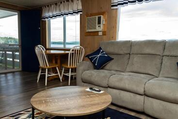 מוטל Belknap Point Inn