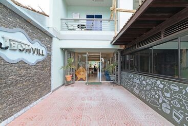 Hotel Reddoorz @ Old Buswang Road