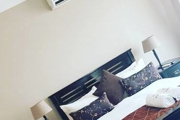 Kings Hotel And Gallery