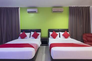 Отель Oyo 44072 Mines Cempaka