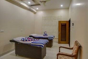 בית מלון כפרי Maulik Mansion Resort