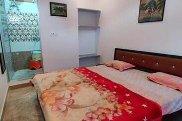 Отель Varah Square Guest House