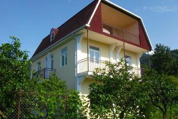 پانسیون Guesthouse Green Oasis