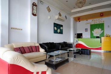 هتل Reddoorz Near Kamali Beach Bau Bau