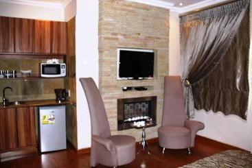 تختخواب و صبحانه Tuishuis Lodge
