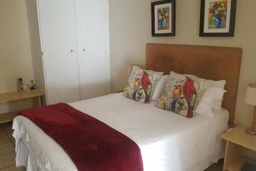 تختخواب و صبحانه Tuishuis Lodge