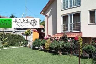 پانسیون Yard House Trpejca