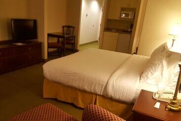 فندق Baymont By Wyndham Belen Nm