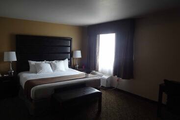 호텔 Best Western Oak Meadows Inn