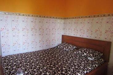 فندق Losmen Kinasih Puncak & Gazebo Pandang