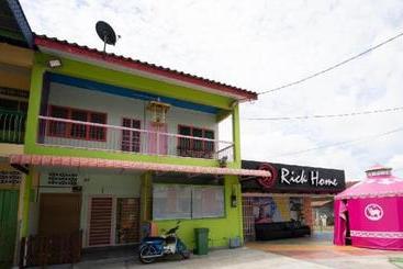 پانسیون Rick Home Teluk Intan