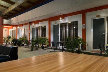 Пансион Thoddoo White Sand Inn