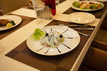 هتل The Lohmod   Near Delhi Airport