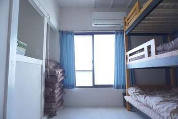 Guest House Ioly Osaka  Hostel