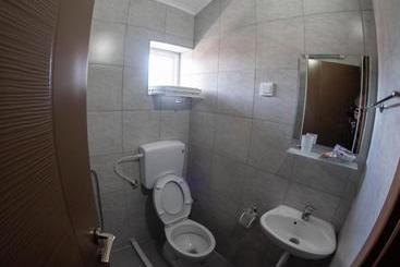 هتل Dionis Rooms & Apartments