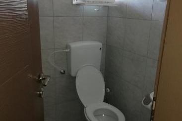 هتل Dionis Rooms & Apartments