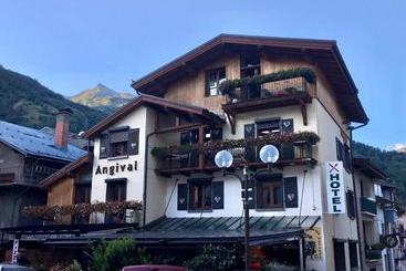 Отель Hôtel Restaurant Angival   Chambres Et Appartement