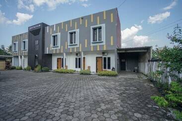 هتل Oyo 1266 Green Palm Syariah