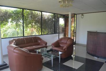 هتل Samren Restaurant And Guest House