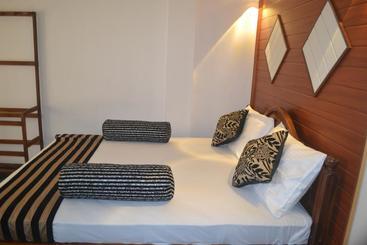 هتل Samren Restaurant And Guest House