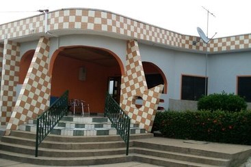 بنسيون Maybeth Guest House