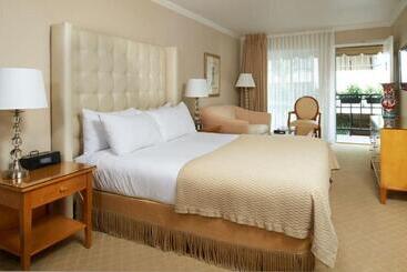 Beverly Hills Plaza Hotel & Spa