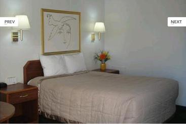 هتل Broadway Inn Yankton