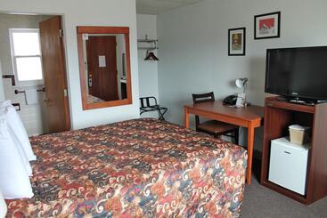 호텔 Budget Host Crestview Inn