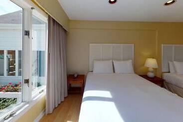 فندق على الطريق Breezeway Resort