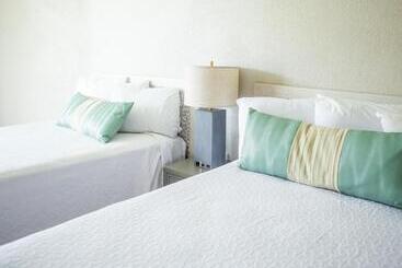 Bristol Plaza Resort Motel