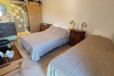 ベッドアンドブレックファースト Domaine Les Bayles   Chambres D Hôtes